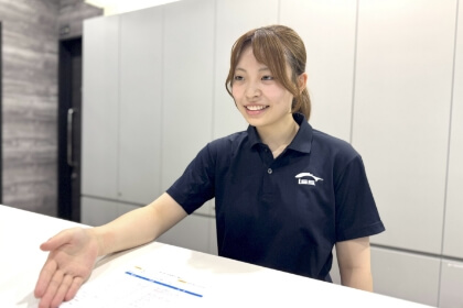 イトマンスポーツウェルネス 採用情報 フロント業務イメージ写真